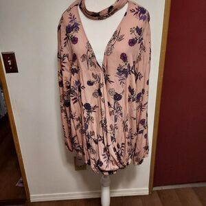 TORRID 2X VGC  Arm pit to pit  23 1/2 length 28 100 % Rayon